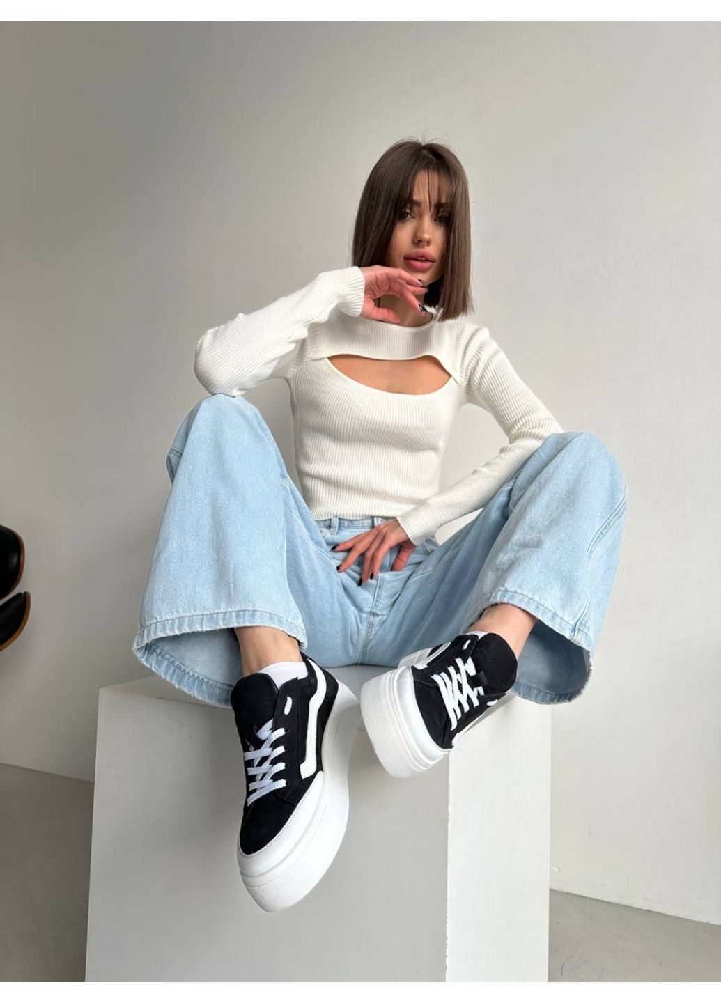 Чорні жіночі кеди з нубуку (8533) VZUTIK