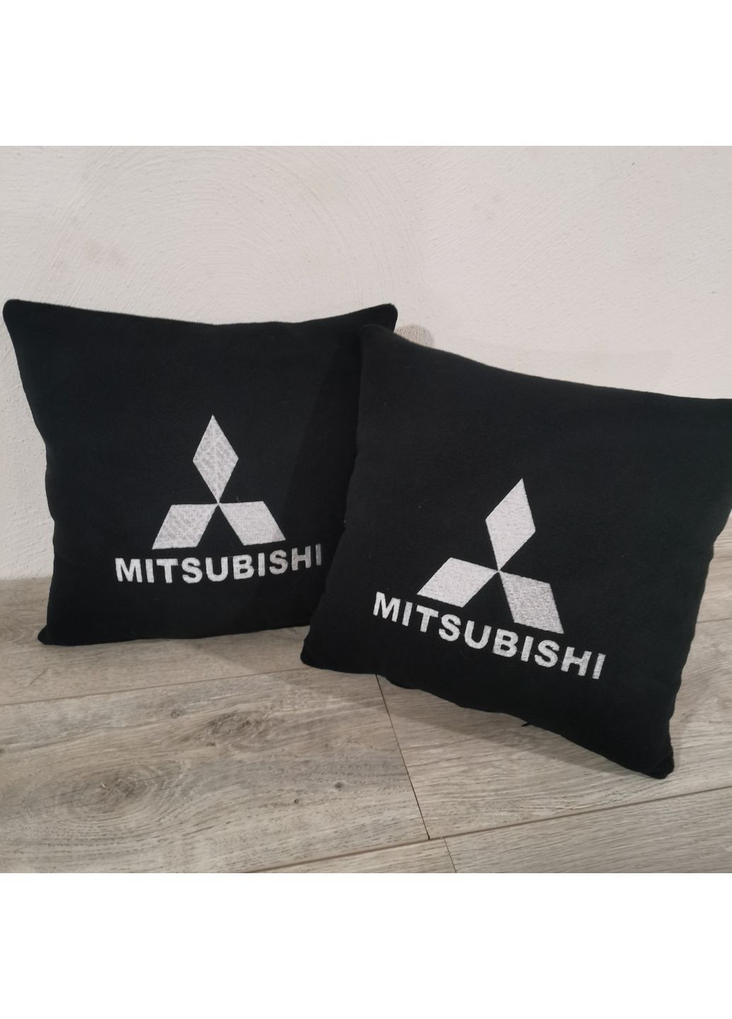 Набір автомобіля подушка 2 шт 35*35 cm. і плед з вишивкою "Mitsubishi" No Brand (369717514)