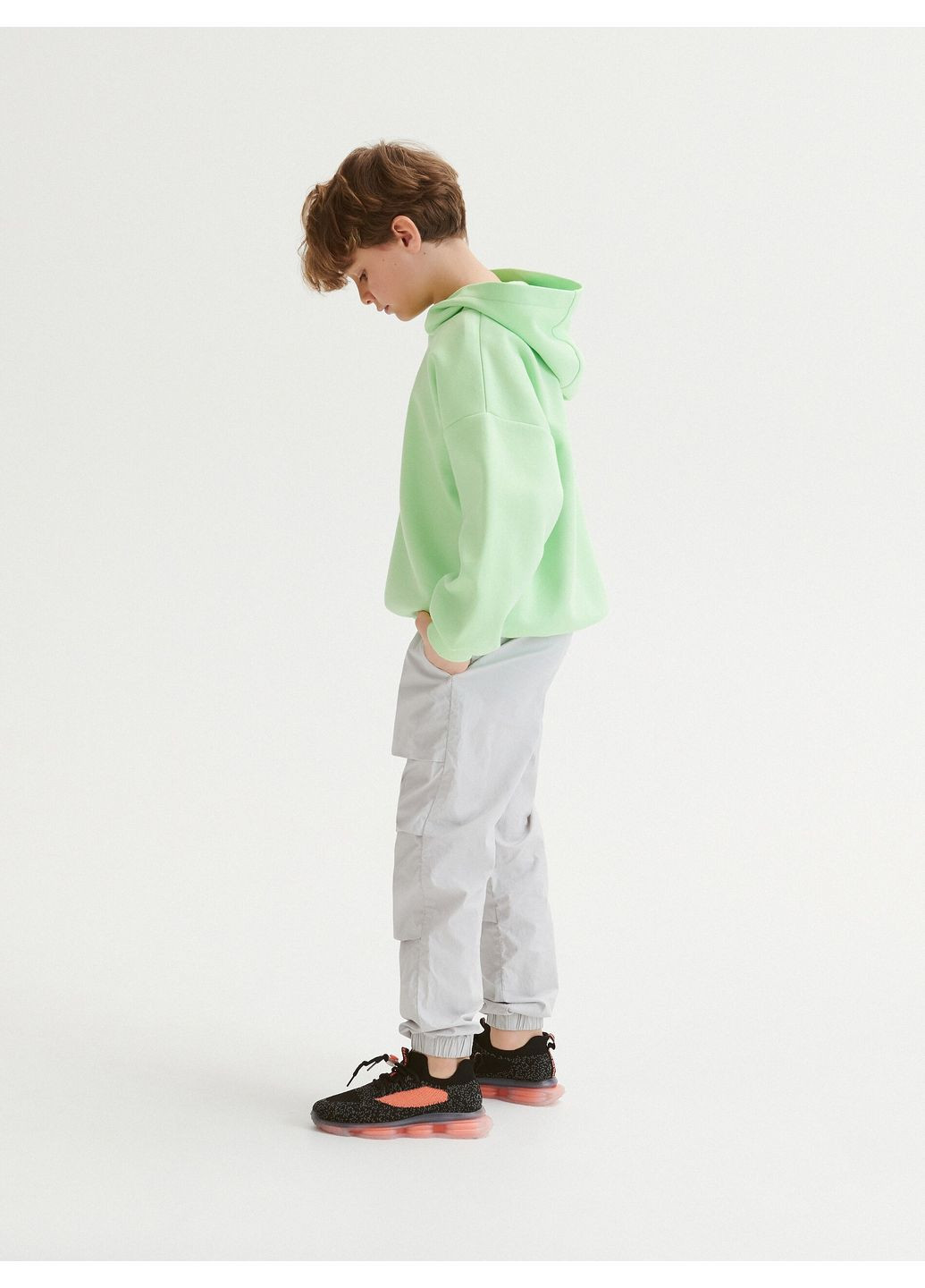 Бесцветные демисезонные брюки Reserved