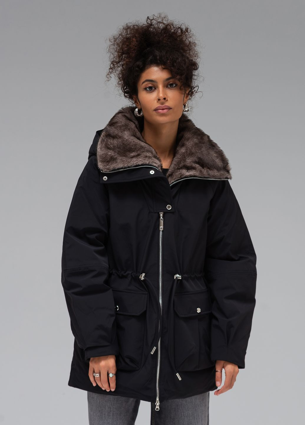 Черная зимняя куртка с капюшоном модель Viva 5218