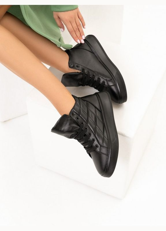 Зимние черные ботинки со стеганой вставкой ISSA PLUS