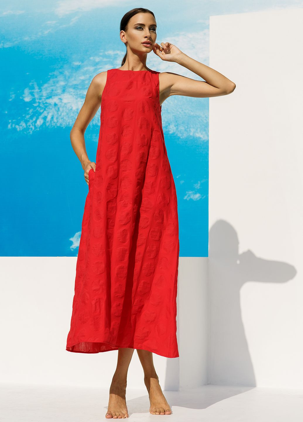 Червона кежуал довга сукня червоного кольору в прозорий горошок. ORA однотонна