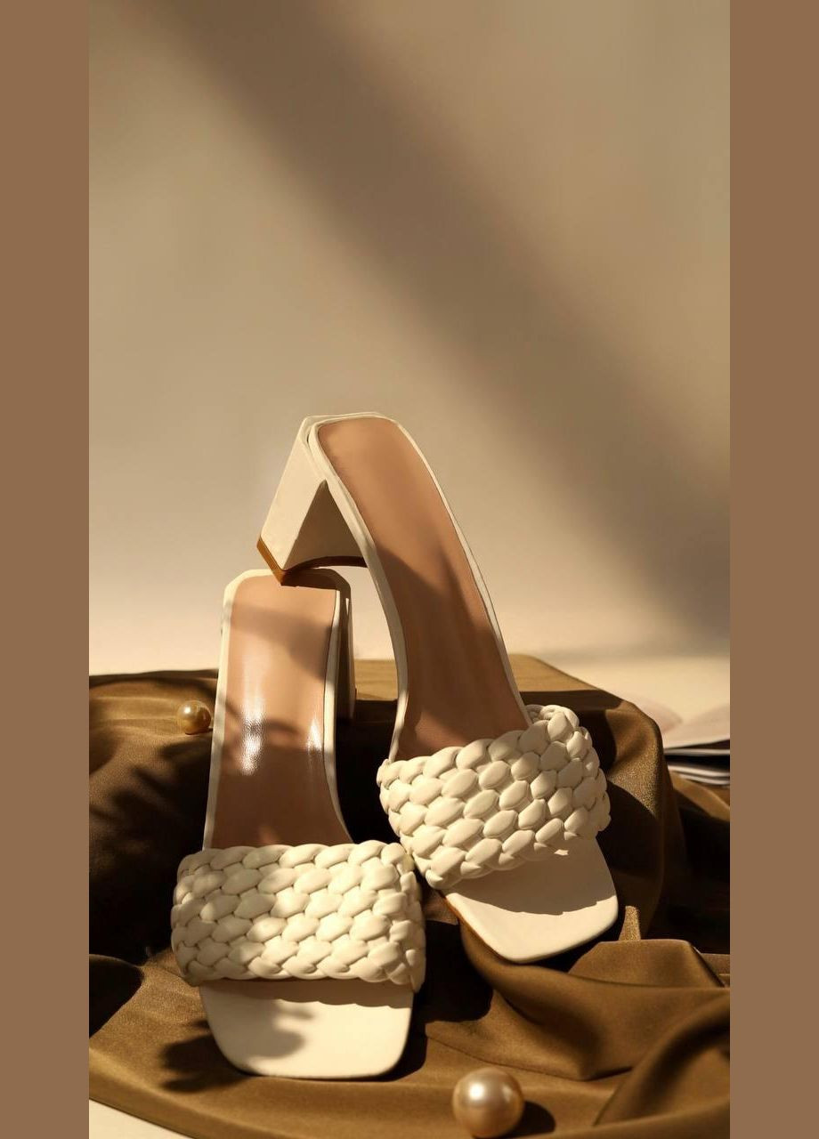 Белые шлепанцы женские летние белые на каблуке Meideli плетение, без декора