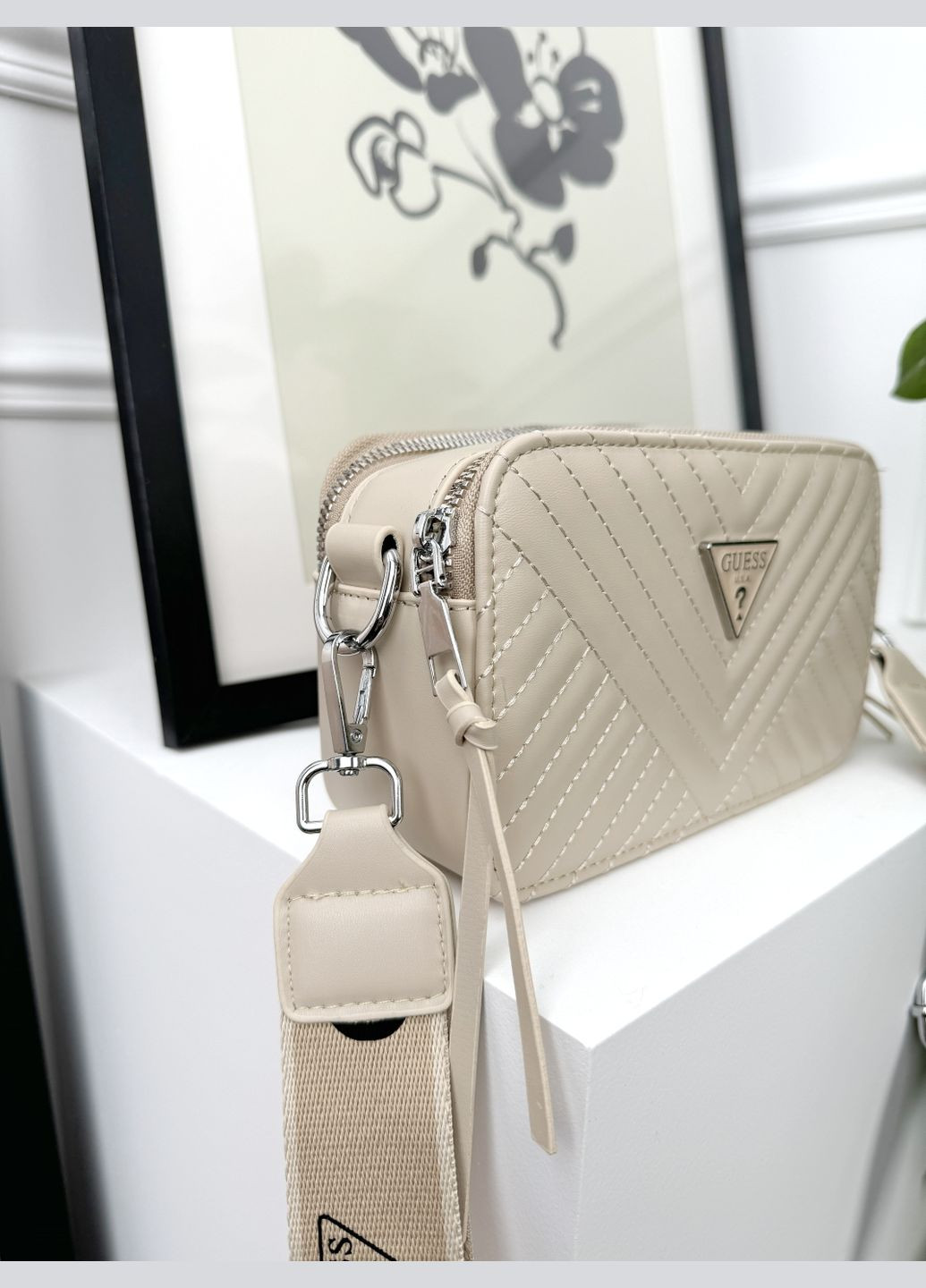 Сумка стеганый через плечо на широком ремне с Guess (316720842)