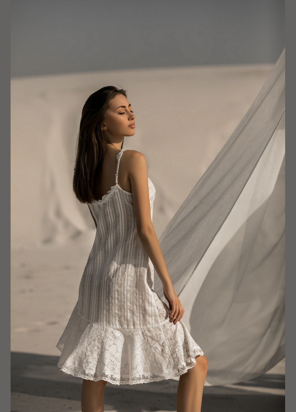 Білий пляжна літня пляжна сукня у кольорі ivory: два види тканини, три види мережива та асиметричний низ. ORA однотонна