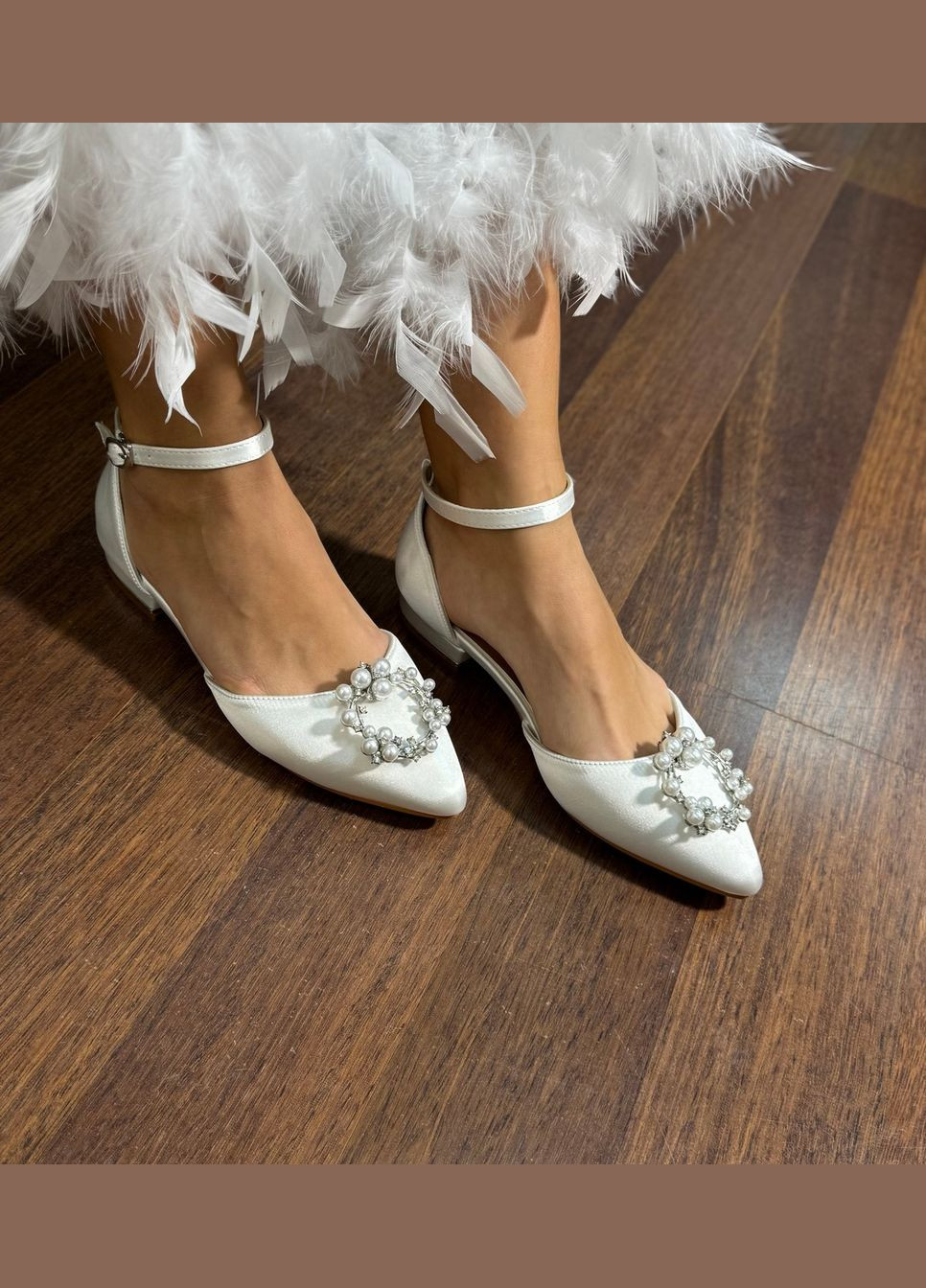 Жіночі весільні жіночі балетки для нареченої + брошка перли 2 образи в одному - білий колір | білі брошка текстиль (322414688)