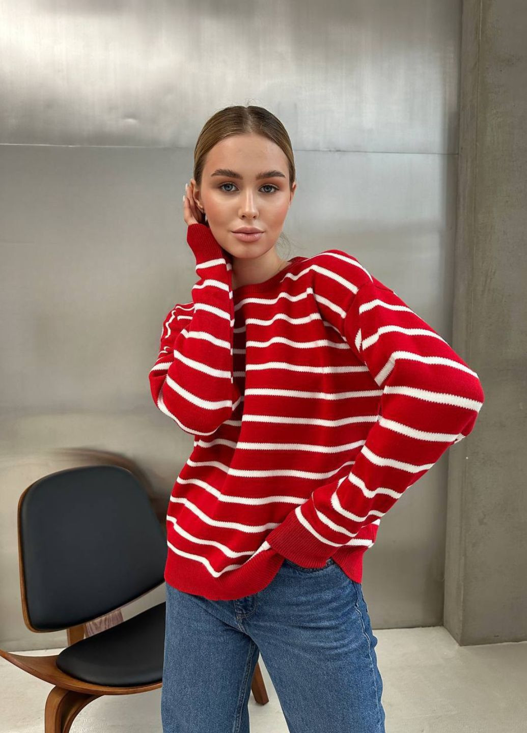 Червоний демісезонний базовий светр в смужку джемпер Україна