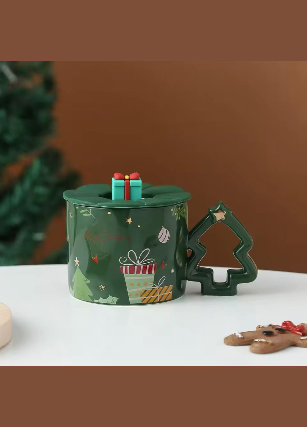 Чашка з зображенням подарунка та ручкою у вигляді ялинки + ложечка у зеленому кольорі. Подарункова упаковка No Brand (315034630)