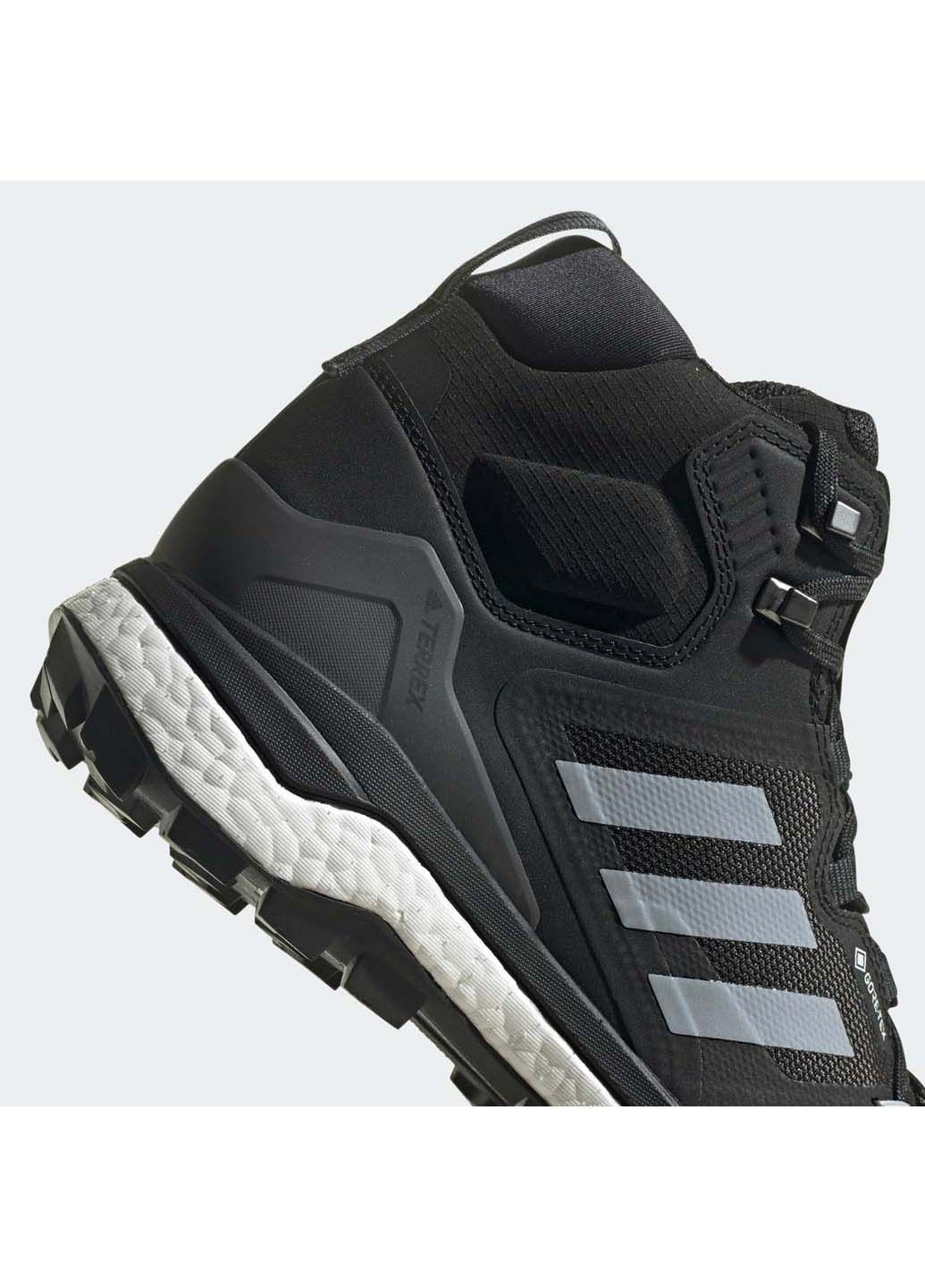 Черно-белые осенние ботинки adidas