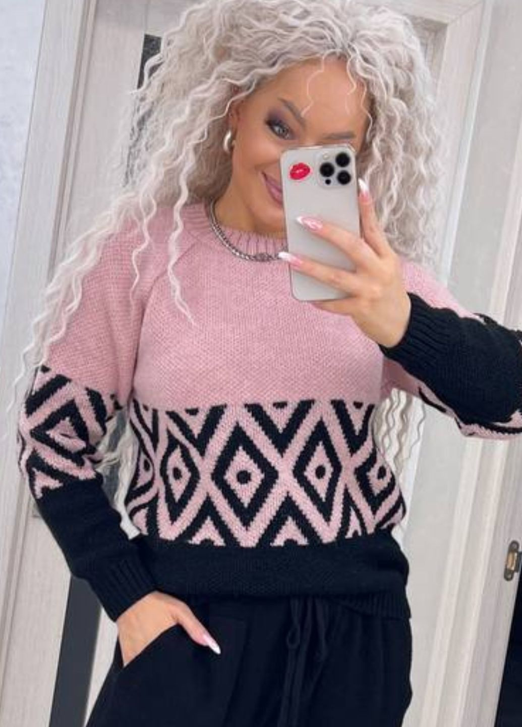 Пудровый демисезонный теплый свитер со стильным принтом джемпер Україна