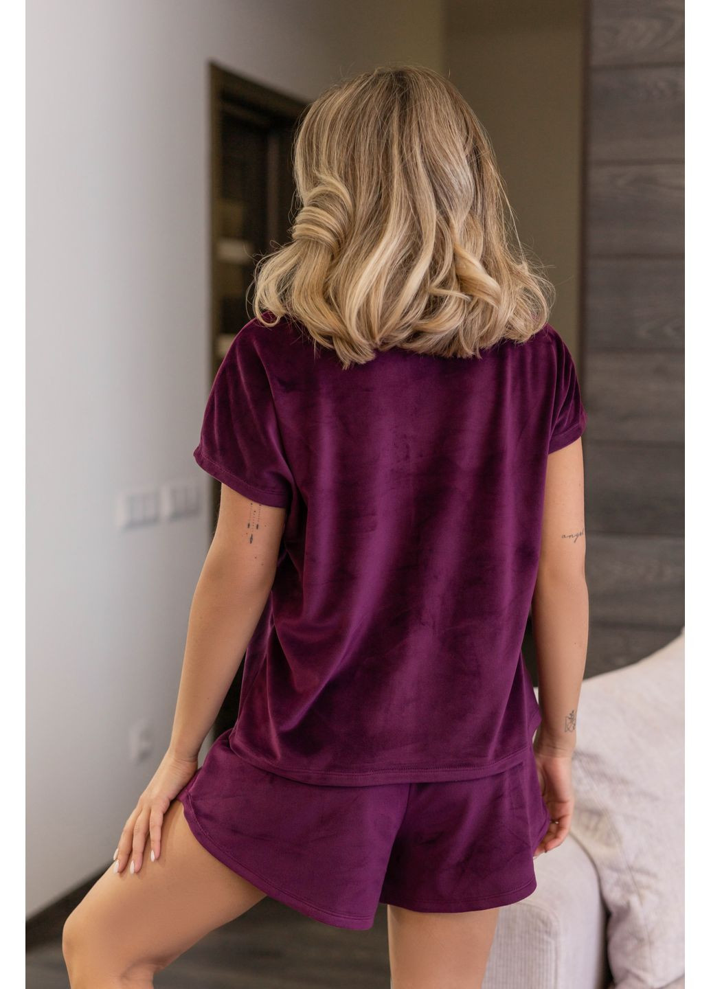 Бордовая всесезон женская пижама велюровая комплект шорты и футболка размер gf0025 No Brand