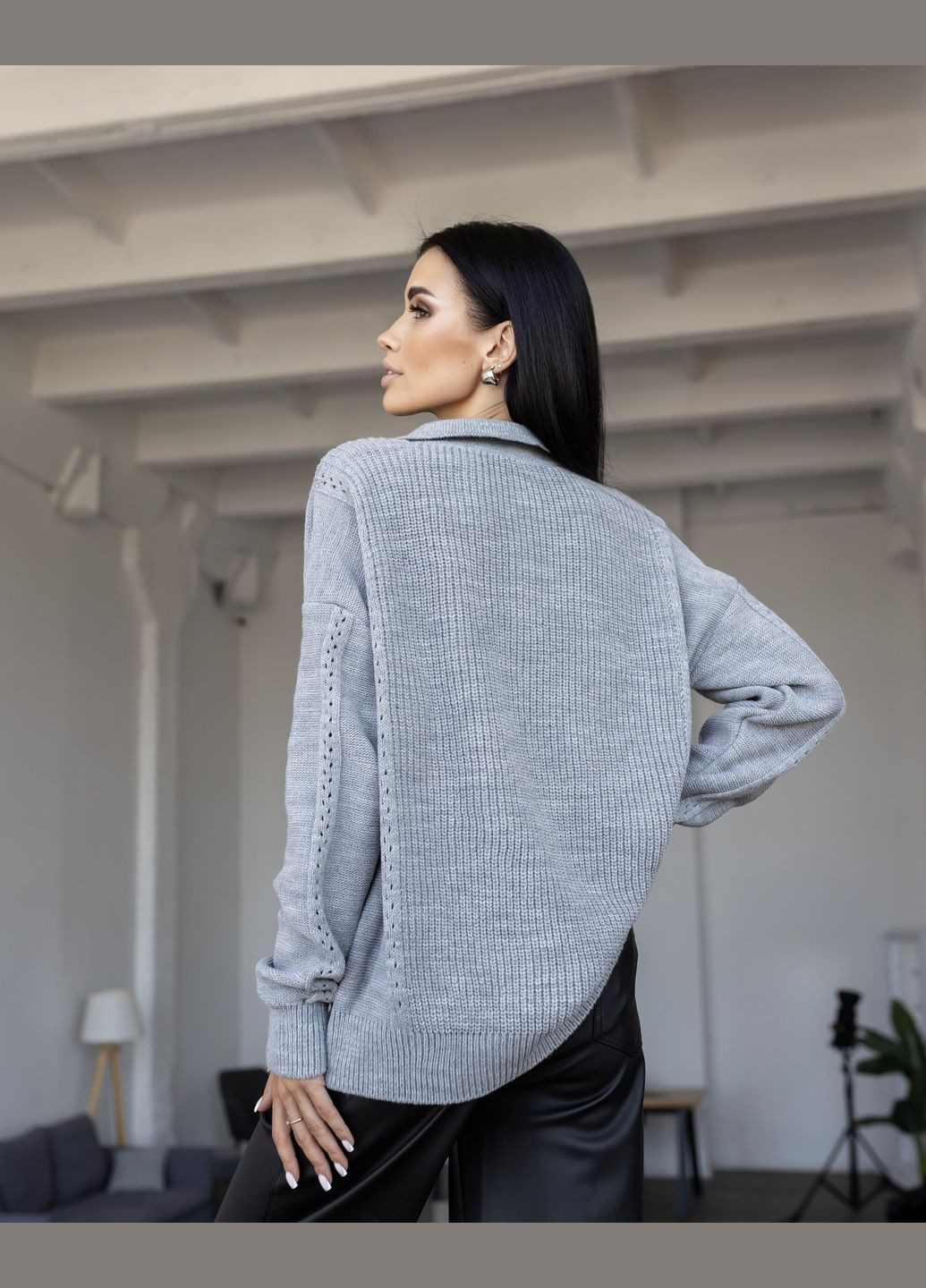 Світло-сірий демісезонний светр Larionoff