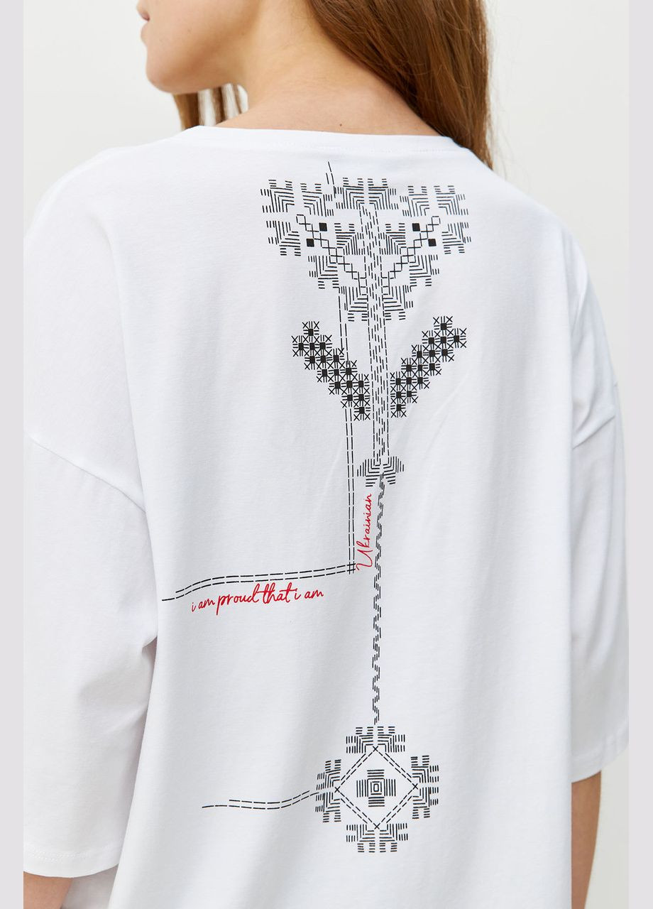 Комбинированная всесезон женская футболка коттоновая белая с этно-принтом mkrm4089-1 Modna KAZKA