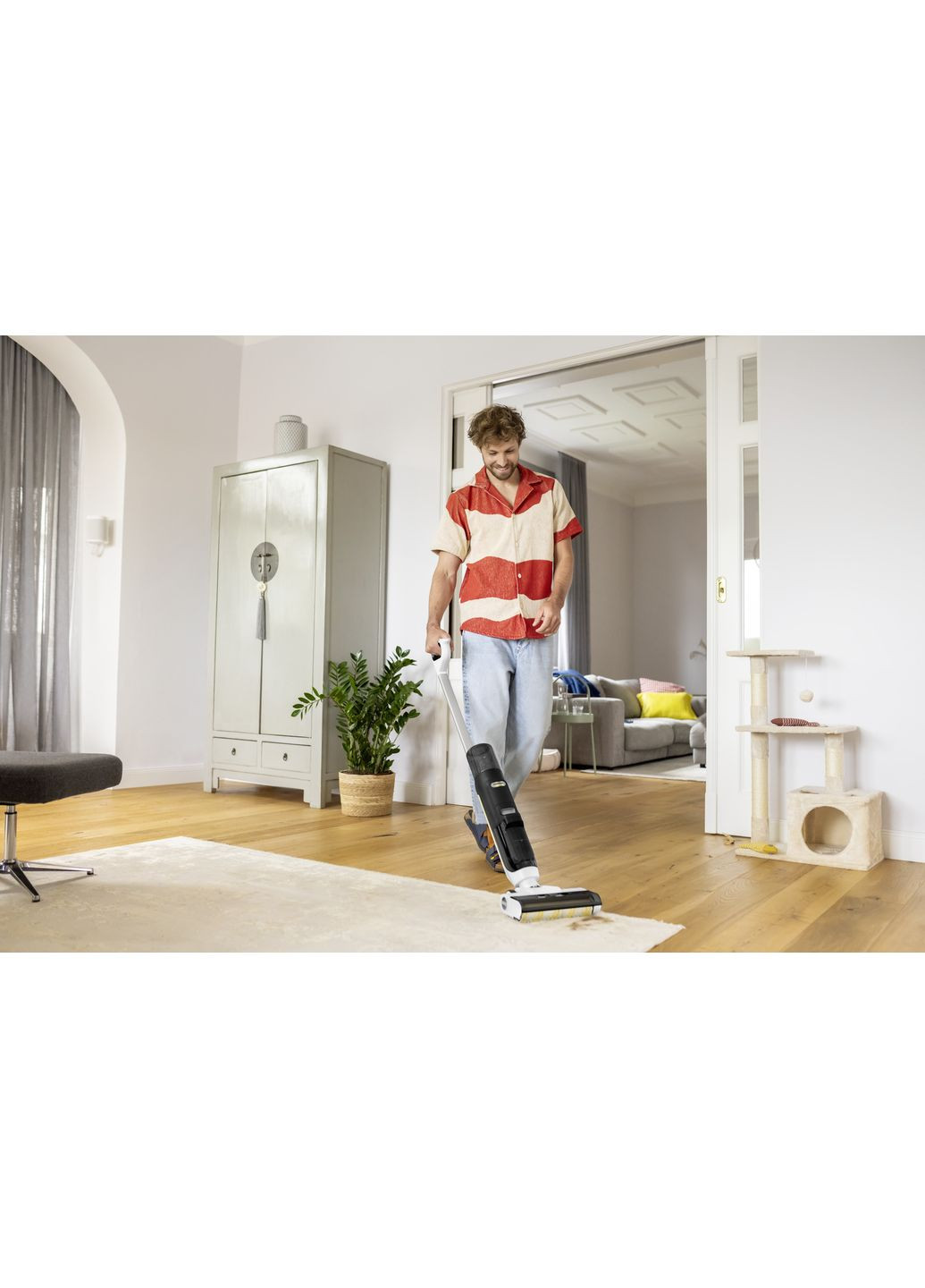 Пылесос беспроводной FCV 3, 160Вт, конт пил -0.45л, вода -0.8л, автон. работа до 30мин, вес-3.7кг, 3в1, белый KARCHER (362212439)