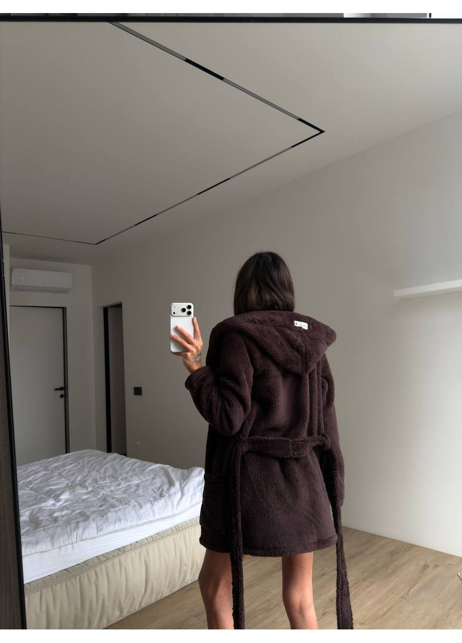 Коричневая всесезон уютный комплект с халатом и шортами. No Brand