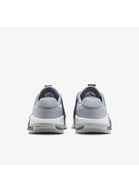 Світло-сірі всесезон кросівки metcon 9 dz2617-002 Nike