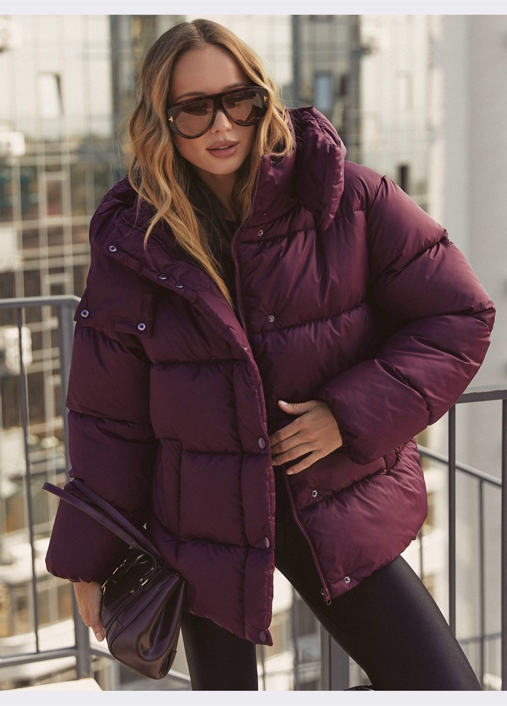 Бордова зимня пуфер кольору бургунді зі знімним капюшоном Dressa