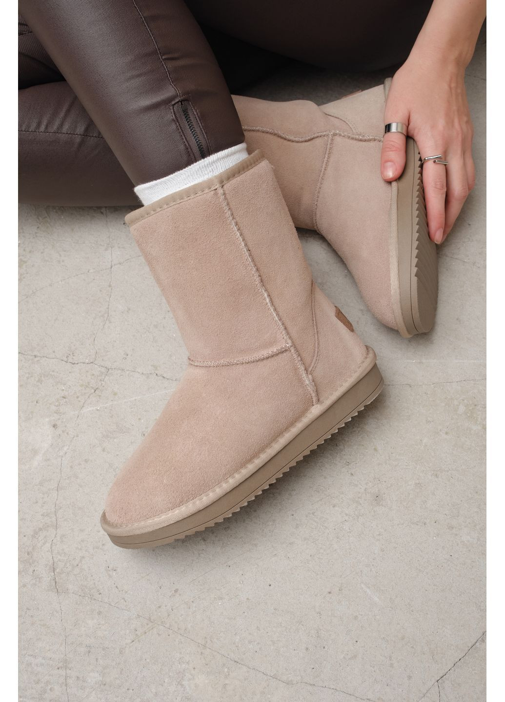 Жіночі високі зимові уггі бежевого кольору, замшеві, теплі та комфортні, стильне зимове взуття на щодень ITTS (363984998)
