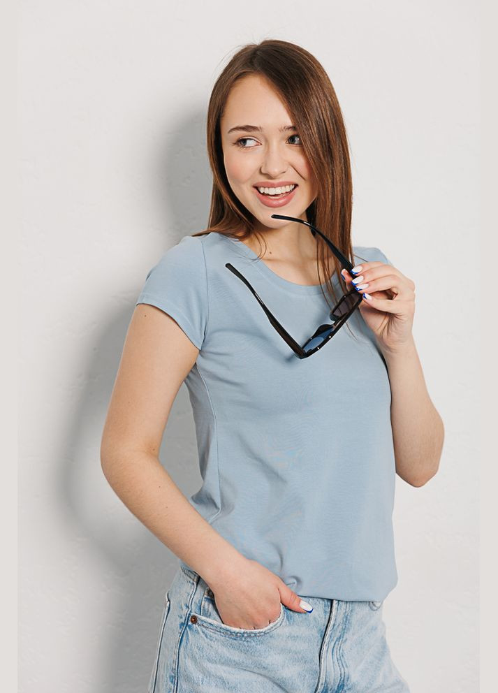 Голубая летняя женская прилегающая футболка Arjen