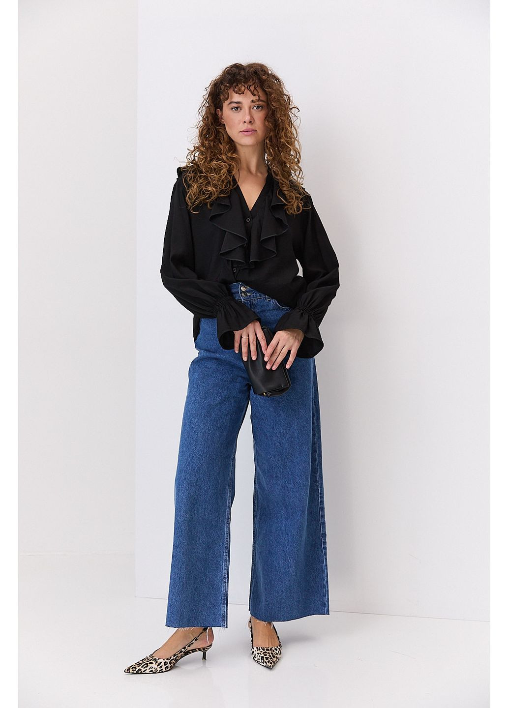 Чёрная блуза с отложным воротником с жатым эффектом Arjen