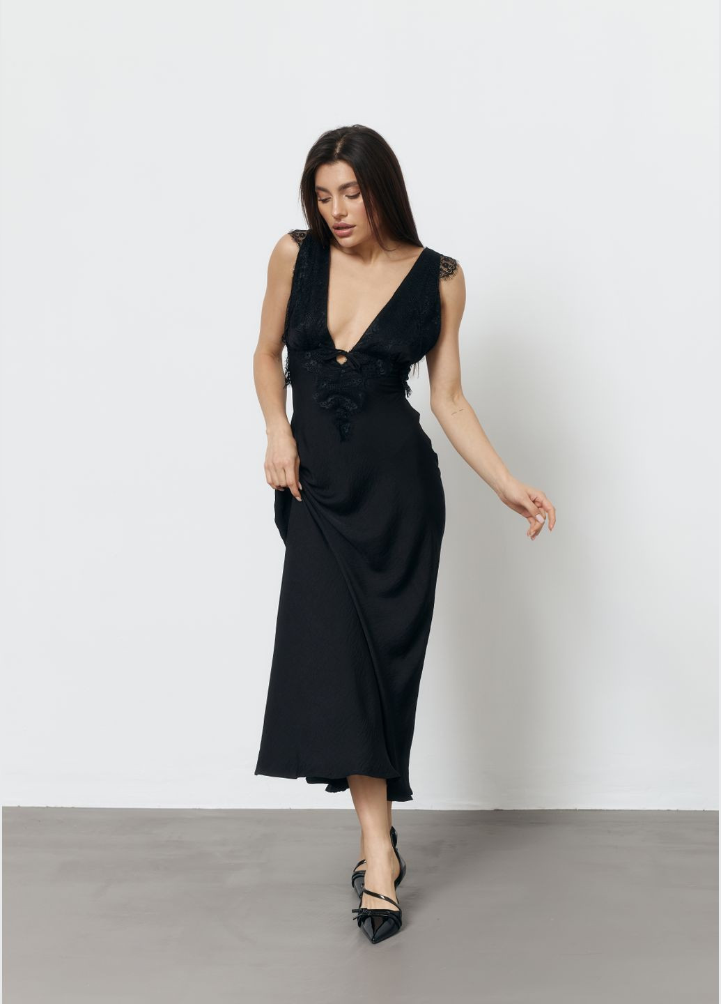 Черное вечернее женское платье-комбинация с широкими бретелями и кружевом ZF inspire однотонное