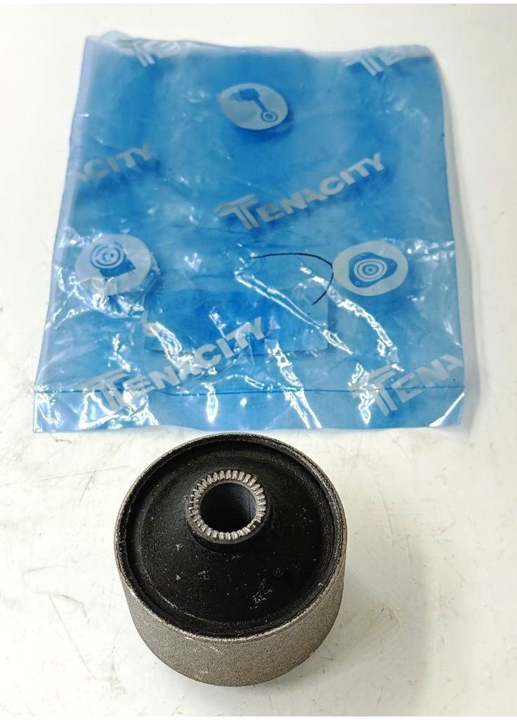 Сайлентблок рычага переднего нижнего, AAMT01088, OEM 48655-42050, Камри Авелон. Tenacity (370671350)