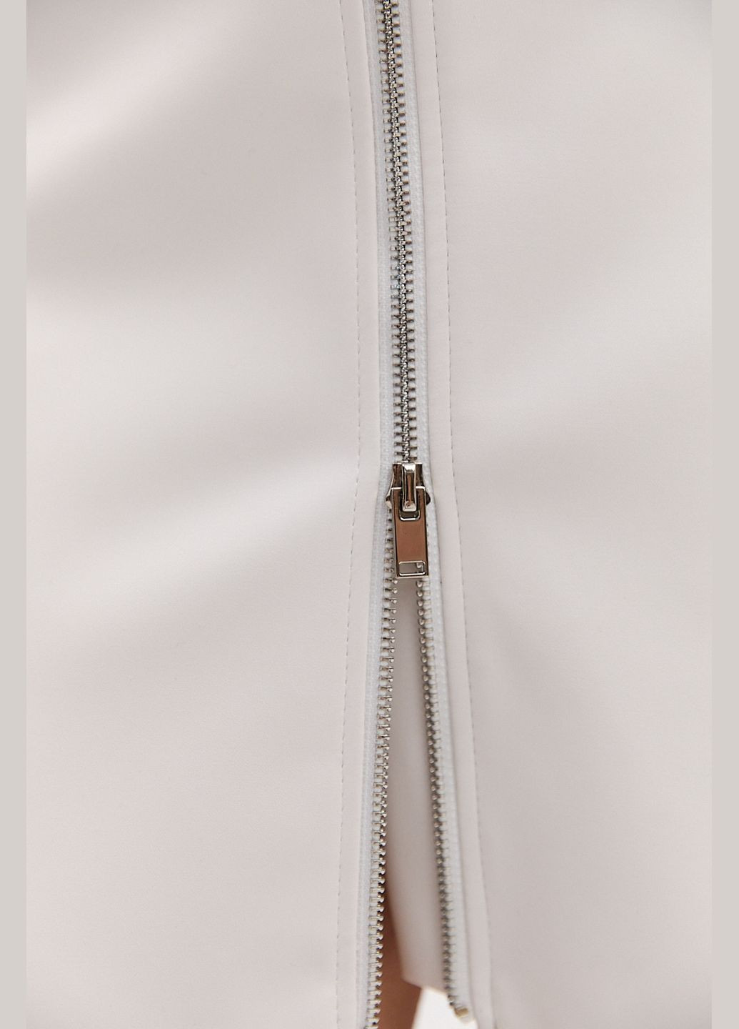 Молочная кожаная мини-юбка черная с молнией спереди Arjen