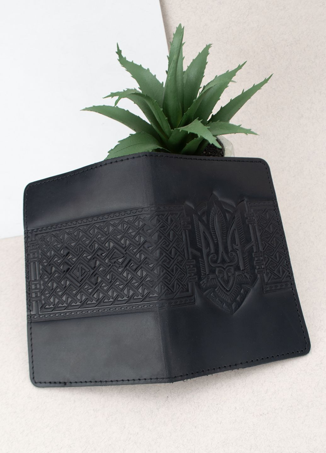 Обложка на паспорт кожаная с гербом HC0075 черная HandyCover (278229275)