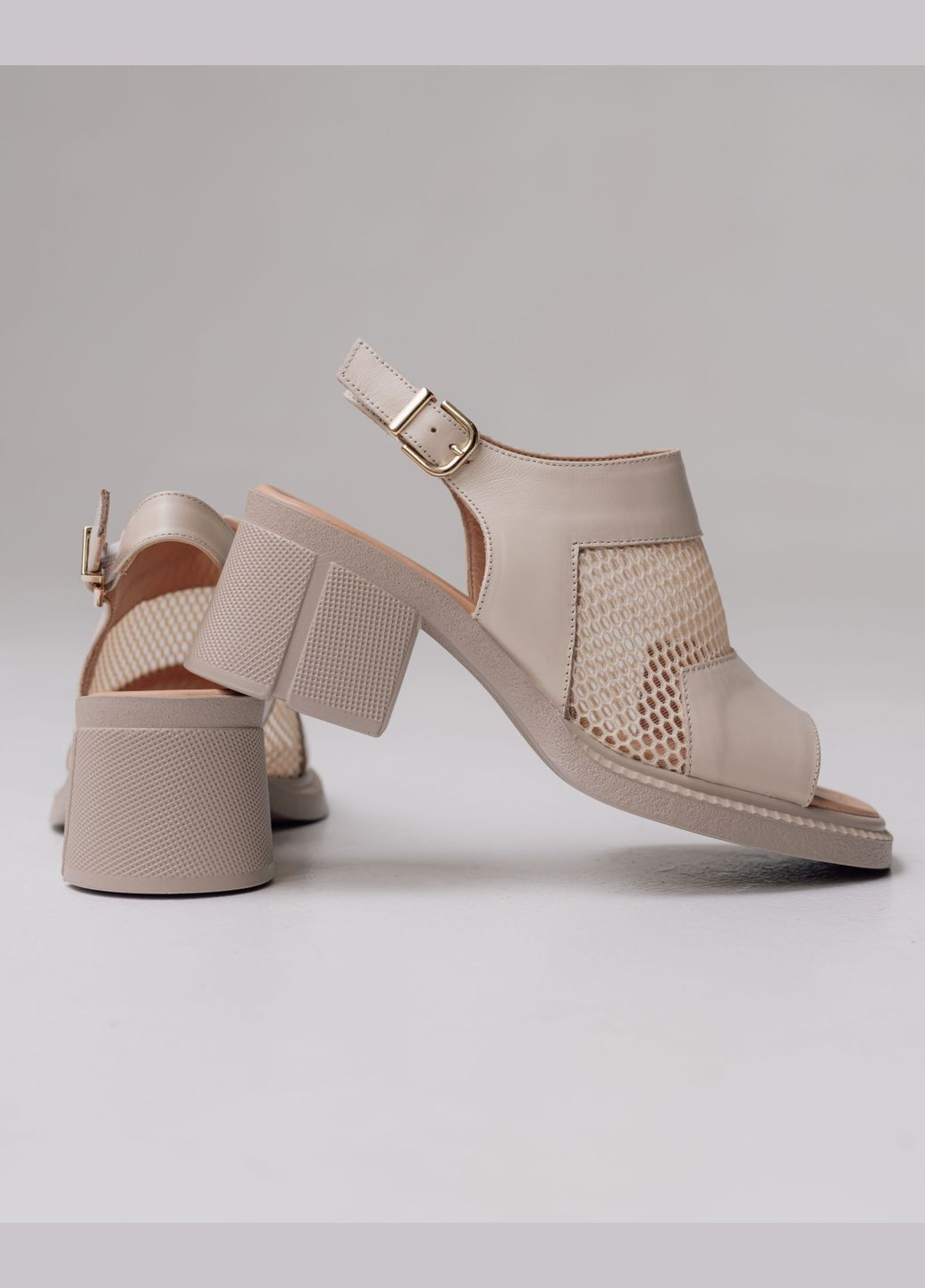 Бежевые босоножки на каблуке с сеткой бежевые кожа Krula с ремешком