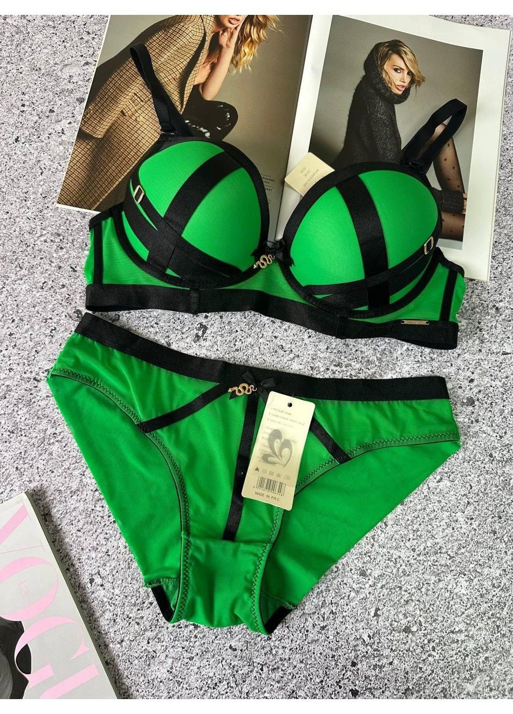 Зеленый идеальный комплект ажурный бюстгальтер и трусики на средней посадке зеленый Weiyesi