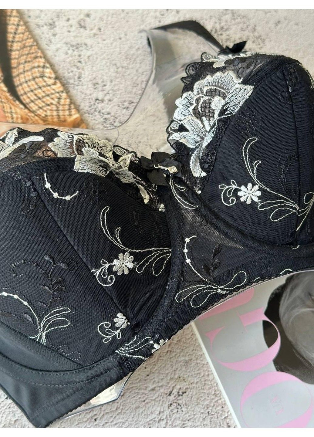 Чорний бюстгальтер на чашку е чорний Finikin