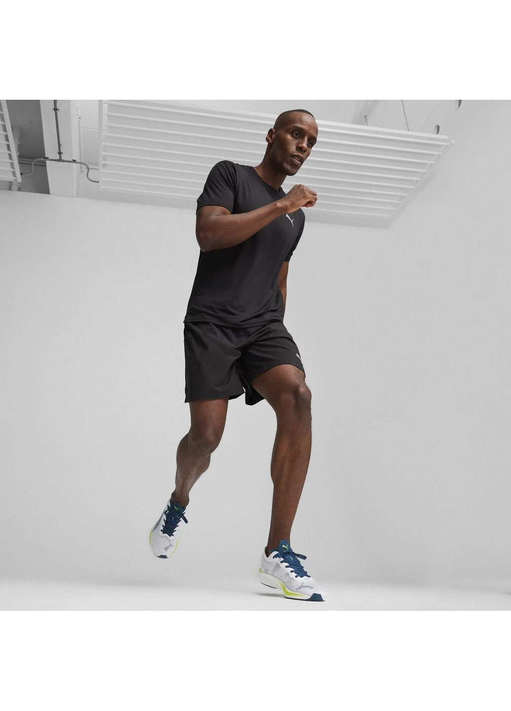 Чорна футболка run cloudspun short sleeve men's running tee Puma
