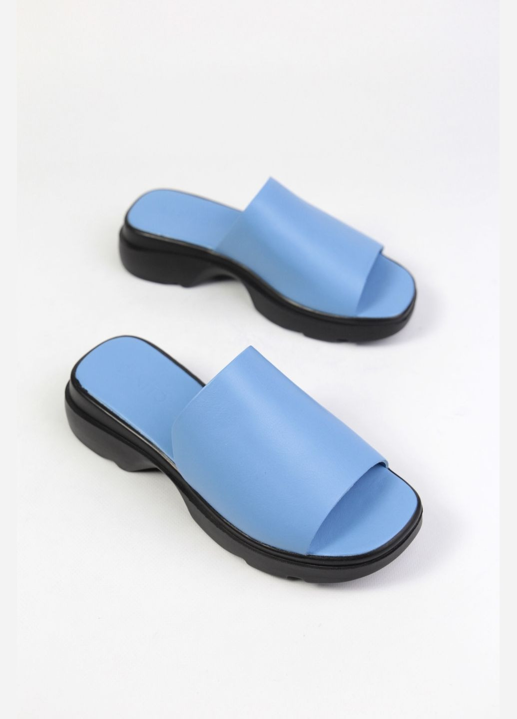 Голубые шлепанци Benito