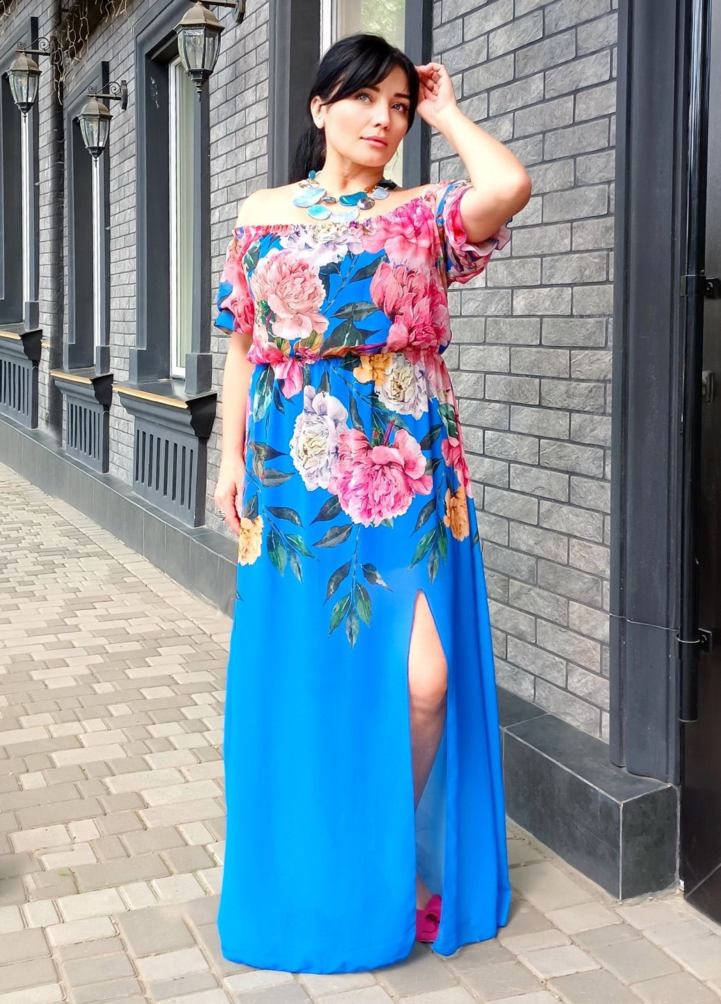 Синее повседневный, кэжуал платье с открытыми плечами Moda Italia с цветочным принтом