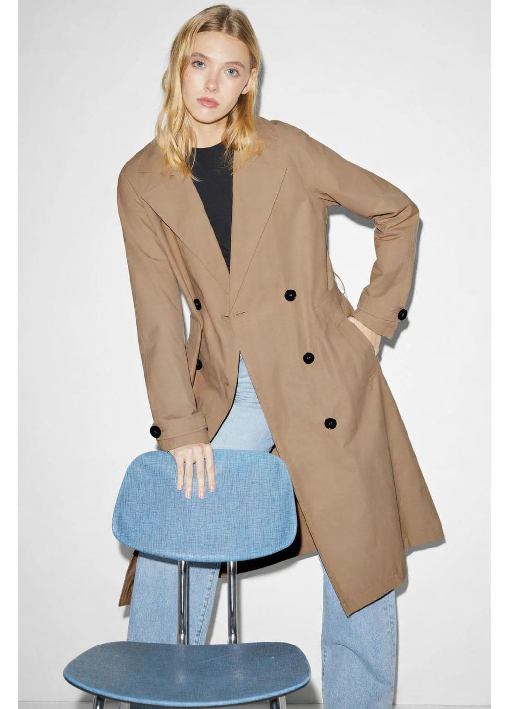 Бежевое демисезонное Двубортный тренч C&A