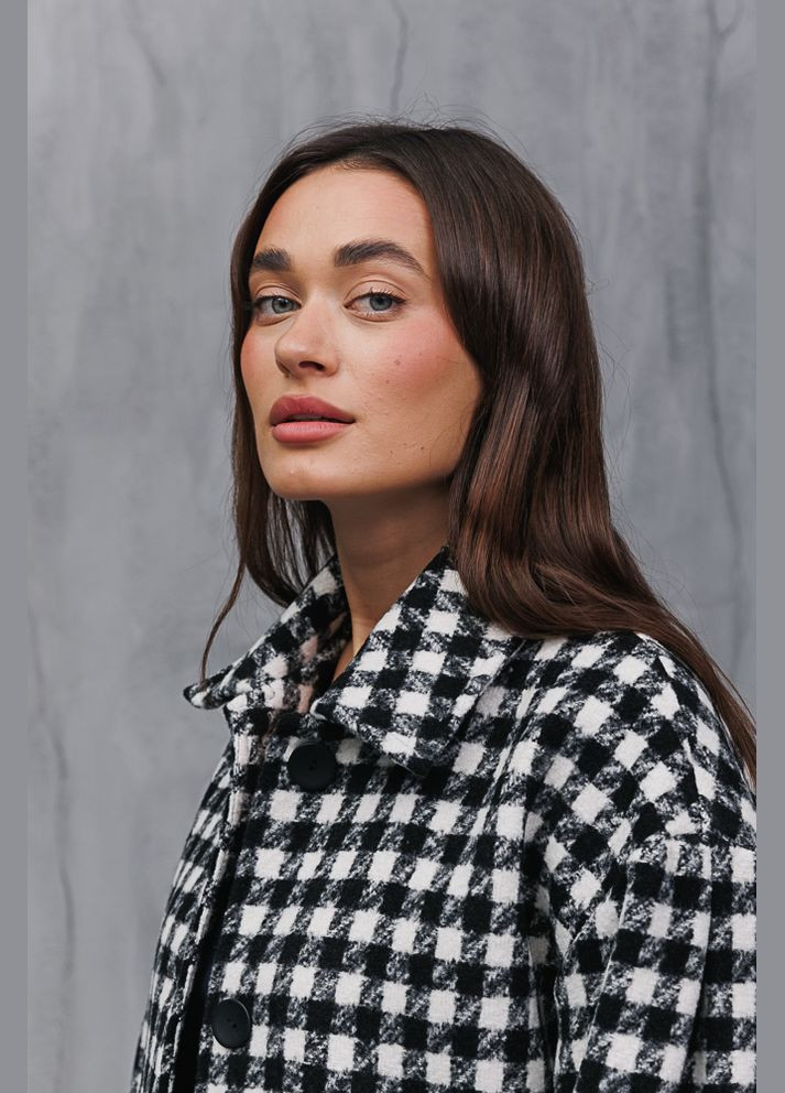 Черное Женское короткое пальто oversize черное в гусиную лапку Arjen