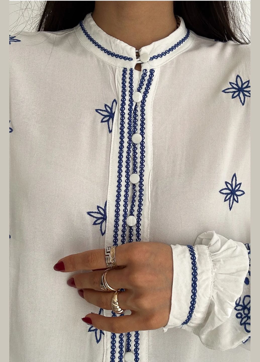 Біла блузка з вишивкою ESQ