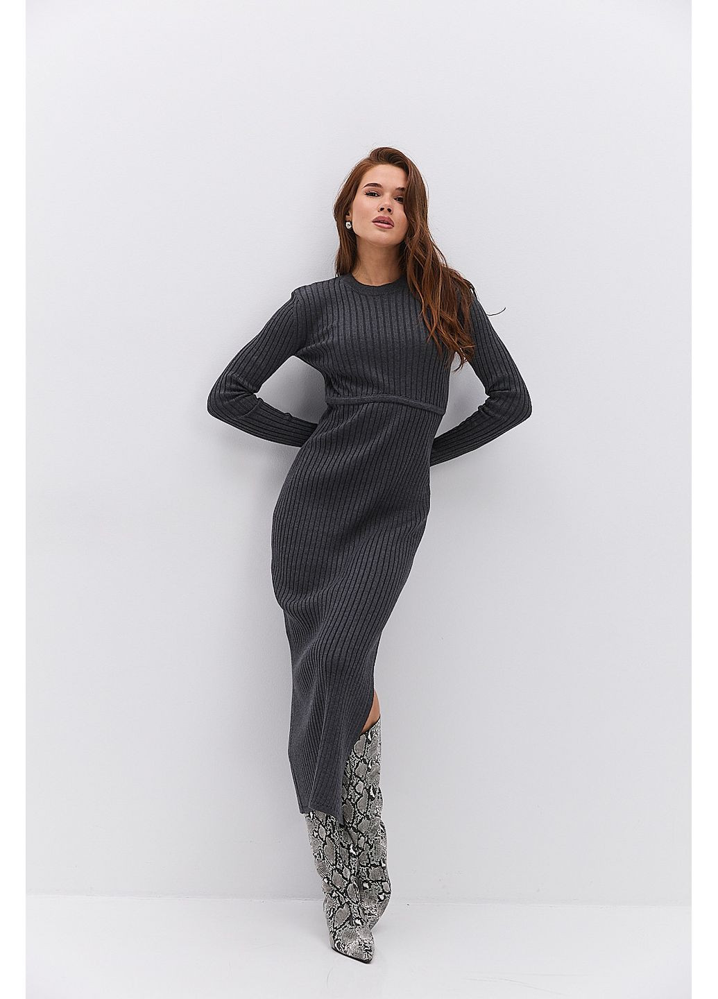 Графітова довга в`язана сукня з декоративним швом Arjen