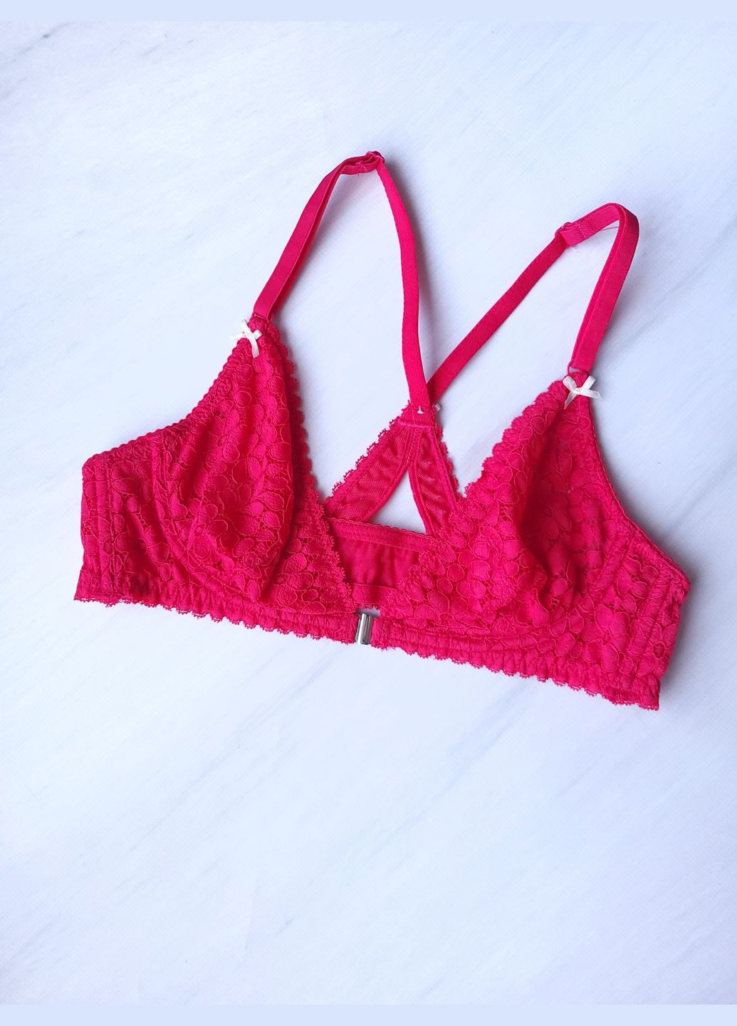 Малиновый комплект женского белья кружевной с застежкой спереди Lascana