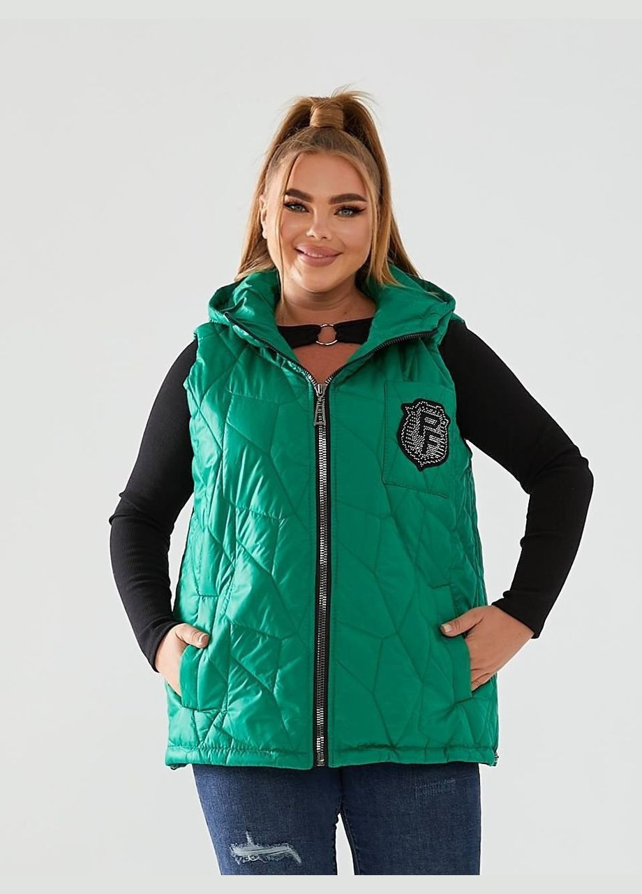 Женская стёганая жилетка батал зелёная с капюшоном средней длины безрукавка большой размер Viki Жилет (316035142)