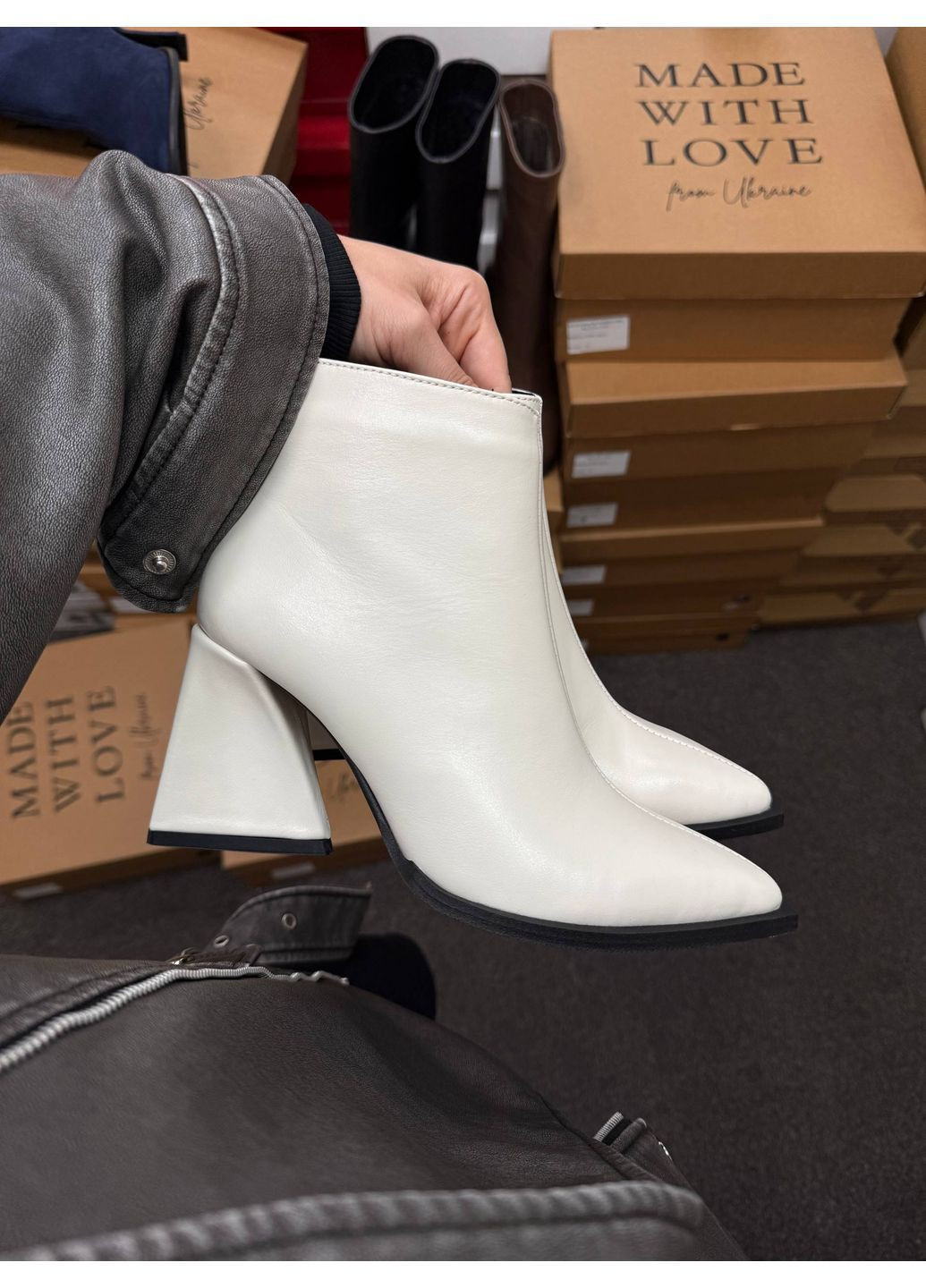 Світло-бежеві демісезонна стильні жіночі ботильйони No Brand