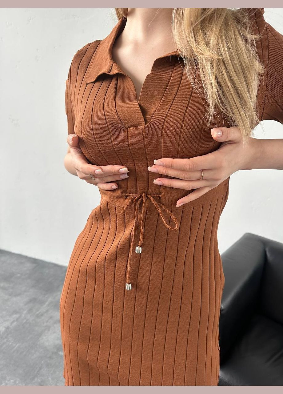 Коричневое платье вязкое с пояском No Brand