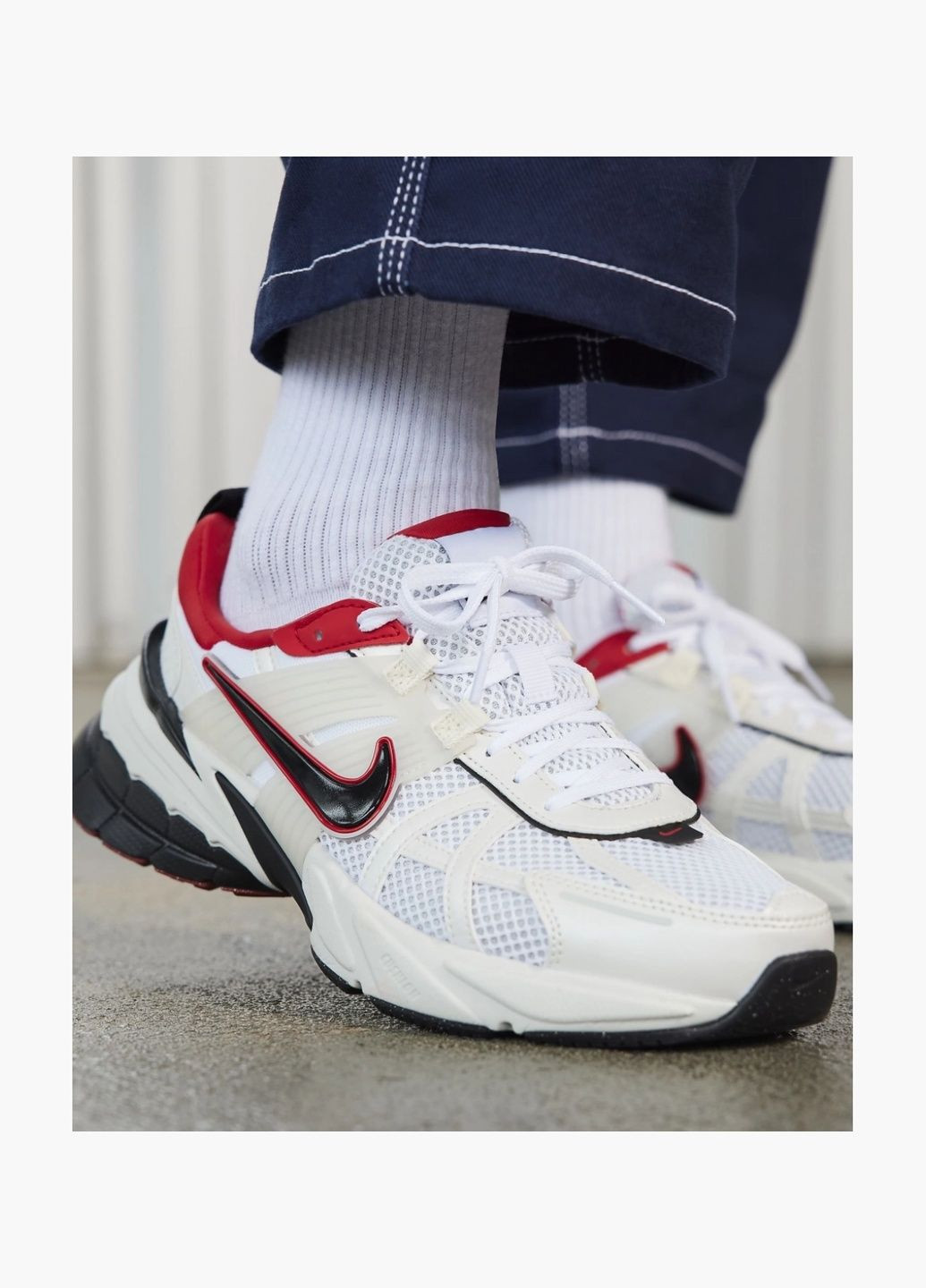 Белые всесезонные кроссовки унисекс v2k run white hf0120-100 Nike