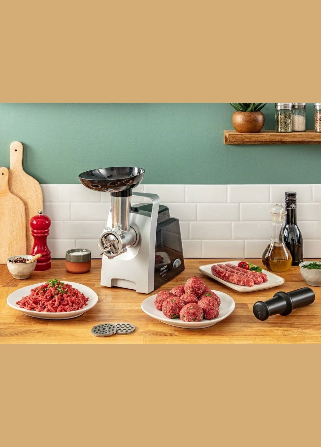 Мясорубка HV1 7in1, 1400Вт, 1.7кг/мин, 2 решетки, насадка для колбас, томатов, 3 терки, пластик, черный Tefal (344558139)