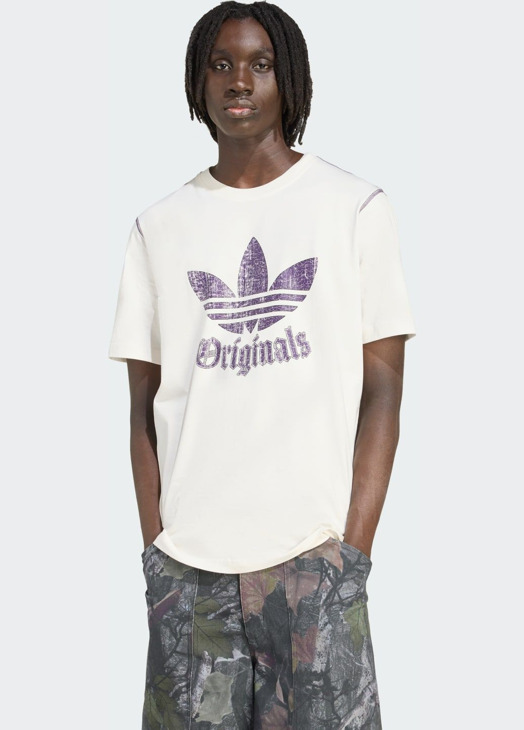 Белая футболка distressed graphic adidas