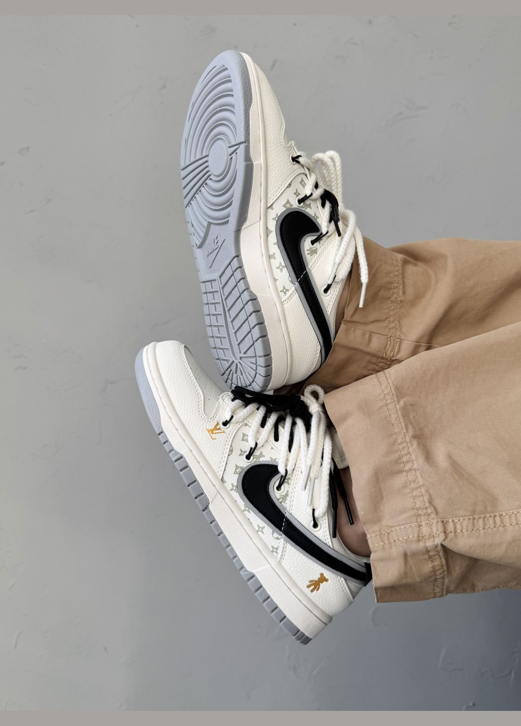 Белые демисезонные кроссовки мужские и женские nike sb x louis vuitton glommy bear white black | найк сб луи виттон белые No Brand