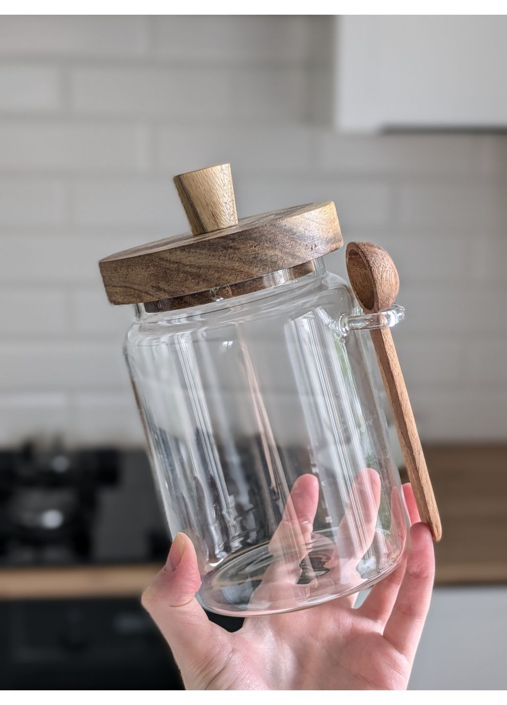 Ємність для сипучих продуктів з ложкою 850 мл прозора з дерев'яною кришкою No Brand (361125607)