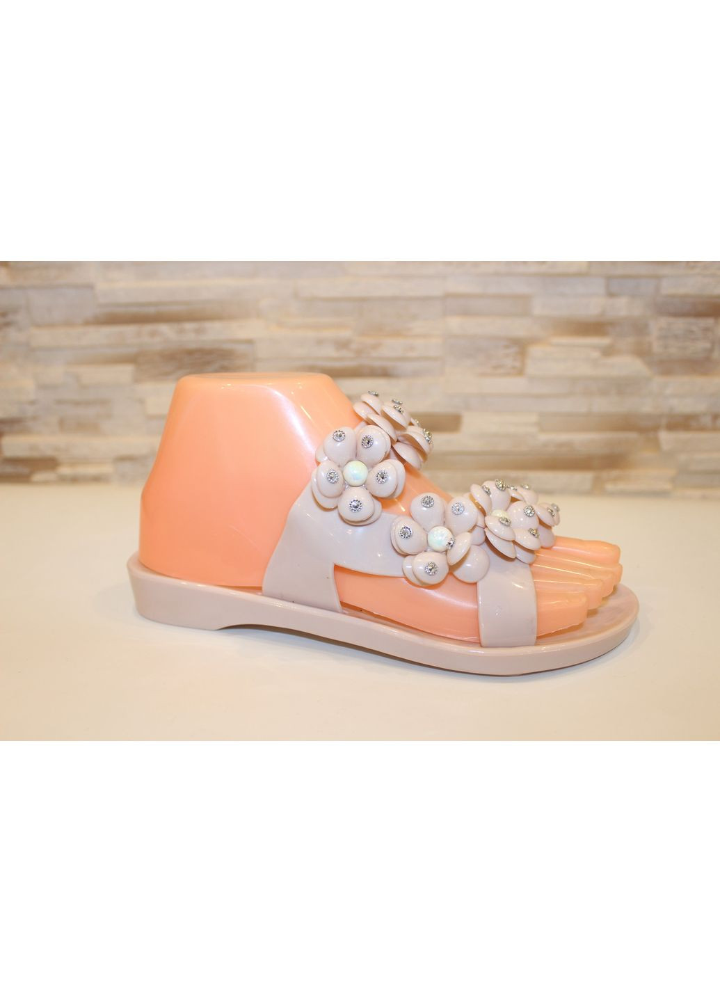 Бежевые шлепанцы женские летние бежевые силиконовые No Brand с цветами