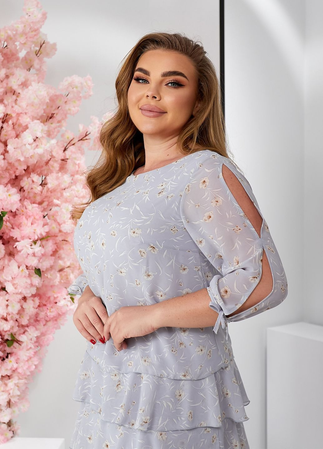 Светло-голубое коктейльное, повседневный, праздничный, вечернее платье с рюшами и длинными рукавами а-силуэт, клеш, колокол No Brand с абстрактным узором