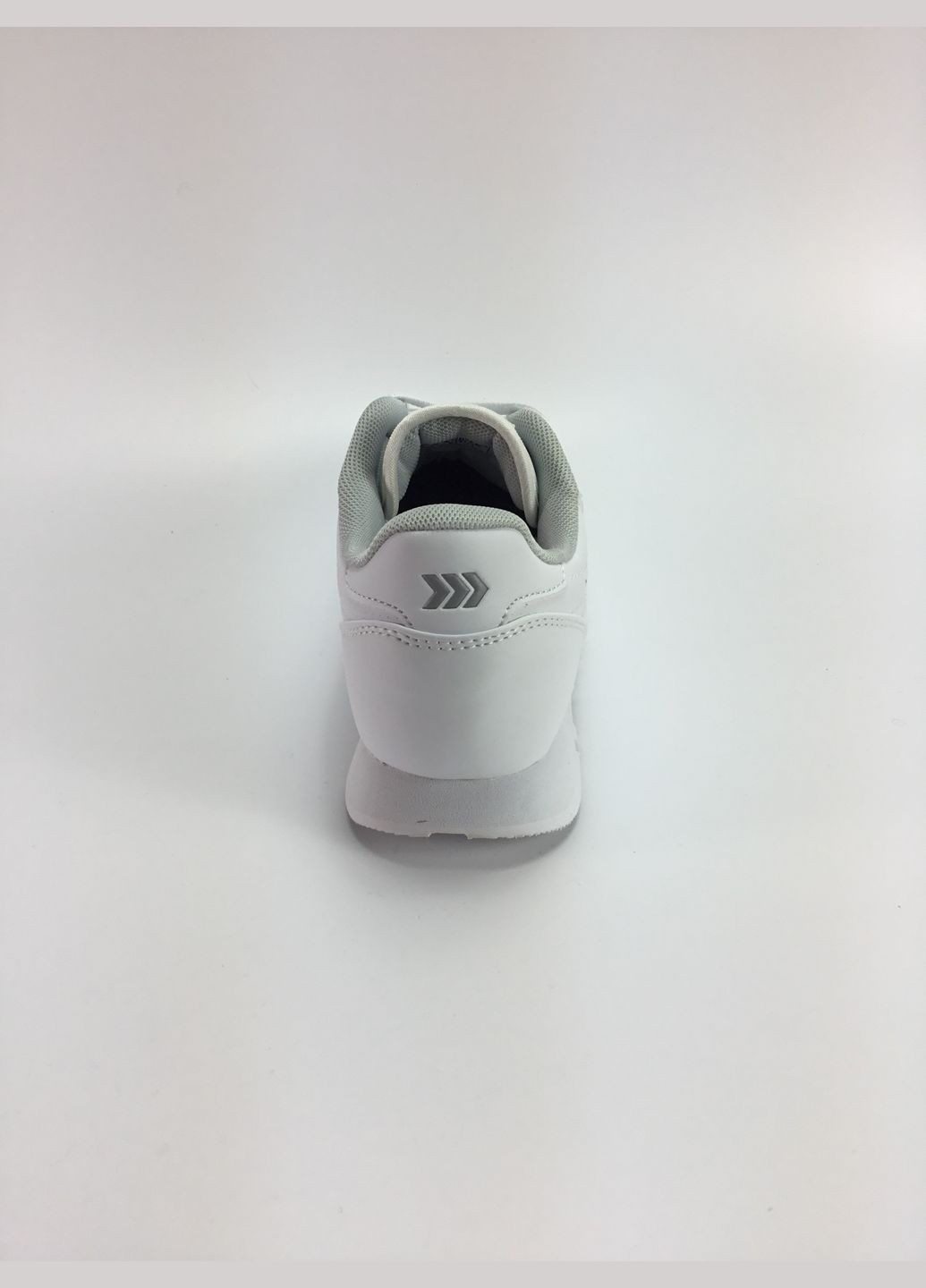 Белые всесезонные женские кроссовки Restime